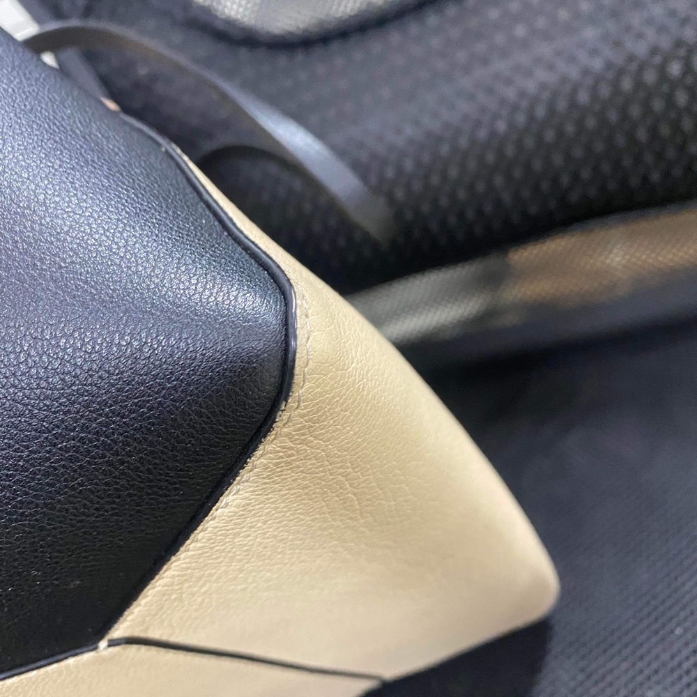Louis Vuitton Lockme Shoulder Bag - Picture 5 of 8